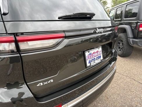 Used 2023 Jeep Grand Cherokee Summit AWD/4WD image 32