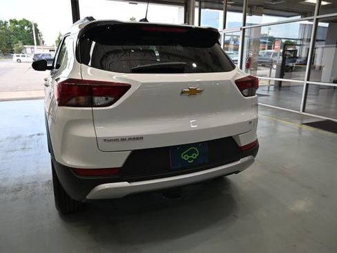 Certified 2025 Chevrolet TrailBlazer LT w/ LT Cold Weather Package FWD image 6