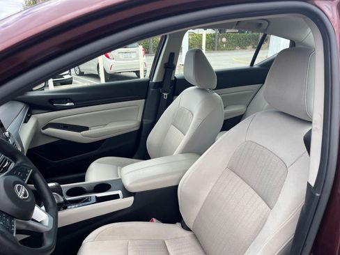 Used 2025 Nissan Altima 2.5 SV FWD image 28