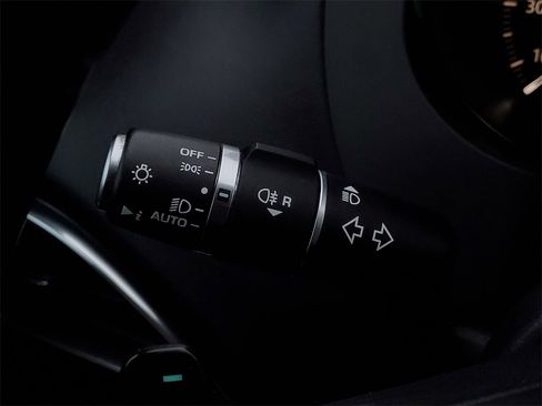 Used 2020 Jaguar F-PACE Premium image 16