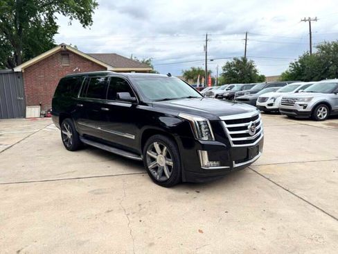 Used 2015 Cadillac Escalade ESV Luxury image 3