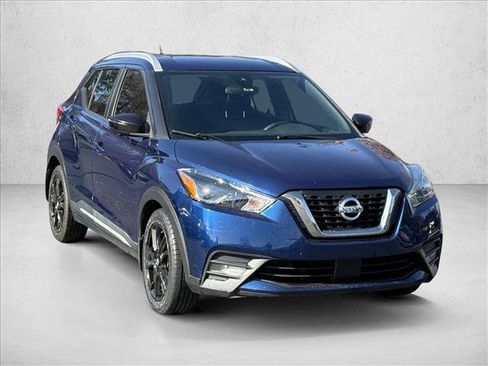 Used 2020 Nissan Kicks SR w/ SR Premium Package image 3