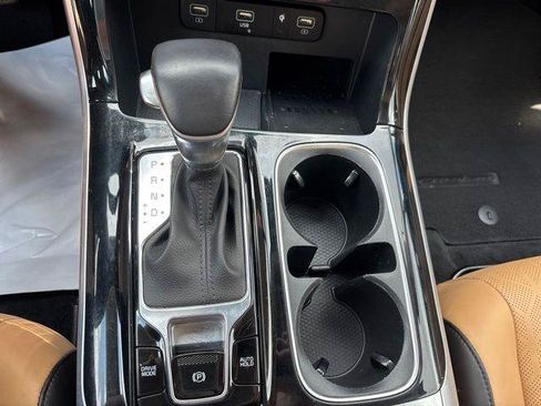 Used 2023 Kia Carnival EX FWD image 26