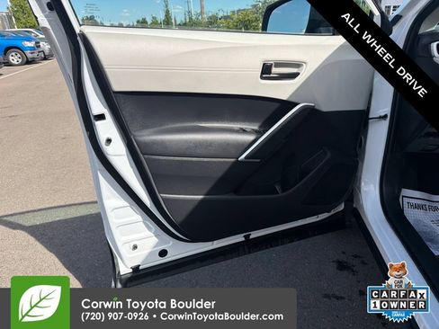 Used 2025 Toyota Corolla Cross L AWD/4WD image 21