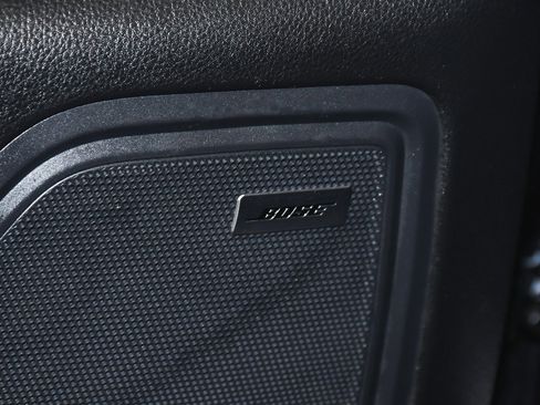 Used 2024 Porsche Macan image 11