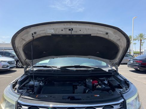 Used 2017 Ford Explorer XLT w/ Equipment Group 202A FWD image 22