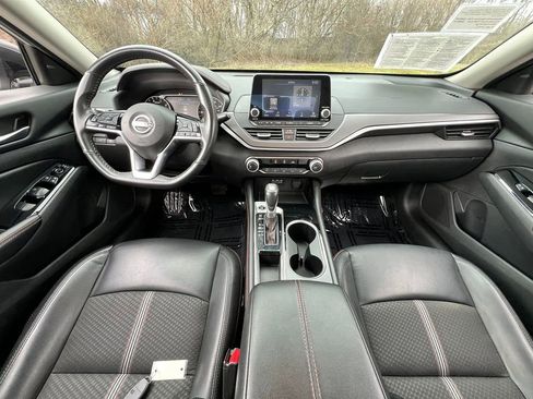 Used 2024 Nissan Altima 2.5 SR FWD image 8