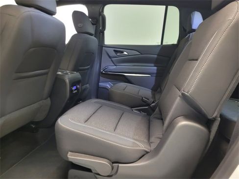 New 2026 Chevrolet Traverse LT image 11