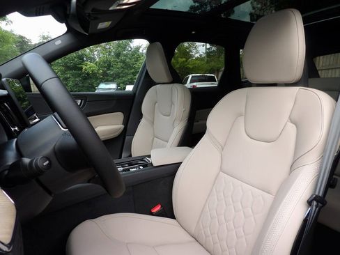 New 2026 Volvo XC60 B5 Core w/ Climate Package image 9