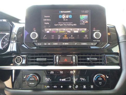 Used 2024 Nissan Pathfinder SV image 15