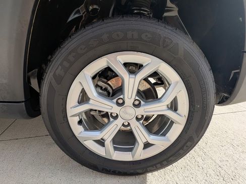 Used 2024 Jeep Compass Sport image 37