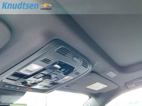 New 2026 Chevrolet Suburban Premier image 25