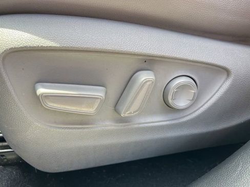 Used 2021 Toyota Highlander XLE FWD image 29
