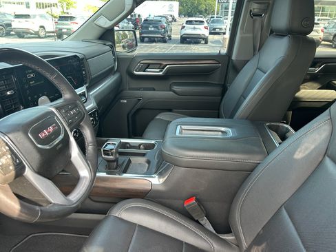 Used 2022 GMC Sierra 1500 SLT w/ SLT Convenience Package AWD/4WD image 9
