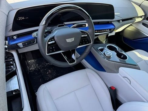 New 2025 Cadillac Optiq Sport 1 w/ LPO, ONYX Package image 23