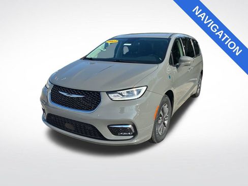 Used 2022 Chrysler Pacifica Touring-L w/ Uconnect Theater Family Group FWD image 8