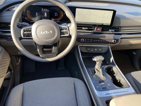 New 2026 Kia Carnival LX image 9