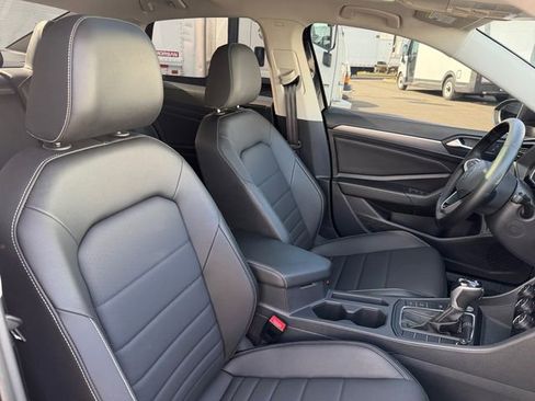 Used 2022 Volkswagen Jetta SE image 35