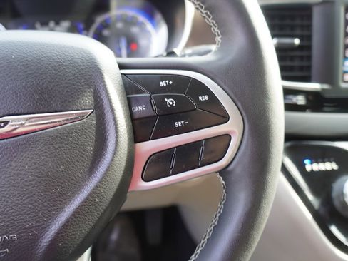 Used 2023 Chrysler Voyager LX image 25