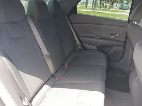 Used 2025 Hyundai Elantra SE FWD image 18