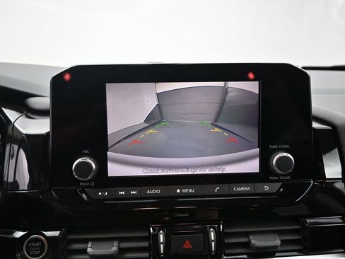 Used 2022 Nissan Pathfinder SV image 17