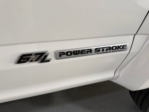 Used 2022 Ford F450 Platinum w/ FX4 Off-Road Package AWD/4WD image 3