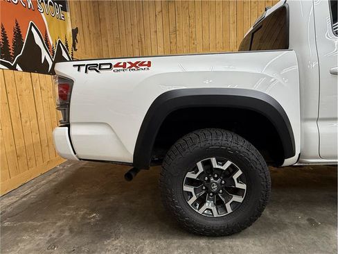 Used 2022 Toyota Tacoma TRD Off-Road w/ Technology Package AWD/4WD image 5