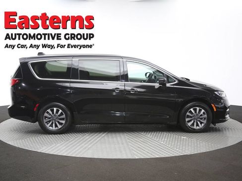 Used 2024 Chrysler Pacifica Limited FWD image 45