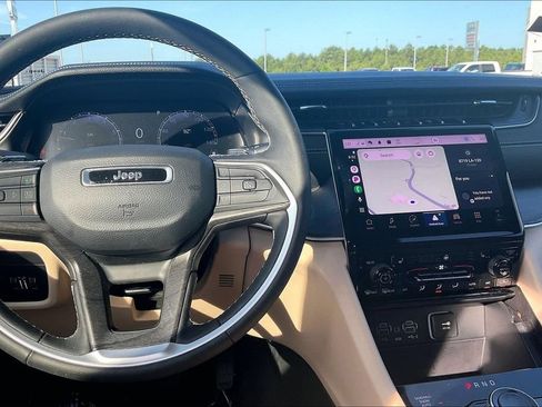 Used 2025 Jeep Grand Cherokee Limited AWD/4WD image 16