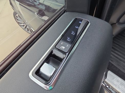 Used 2021 Land Rover Range Rover P525 Westminster Edition image 23