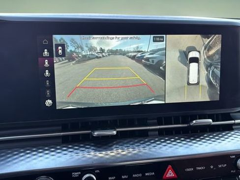 Used 2024 Kia Carnival SX Prestige image 27