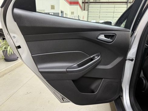 Used 2017 Ford Focus SE FWD image 12