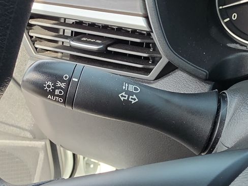 Used 2024 Nissan Altima 2.5 SV FWD image 22
