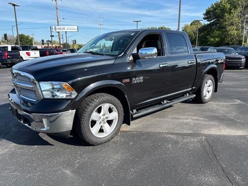 Used 2018 RAM 1500 SLT AWD/4WD image 3
