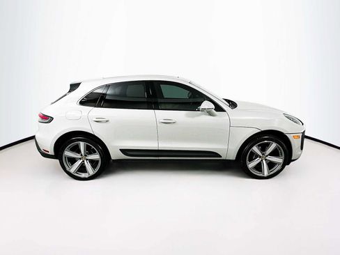 Certified 2025 Porsche Macan image 8