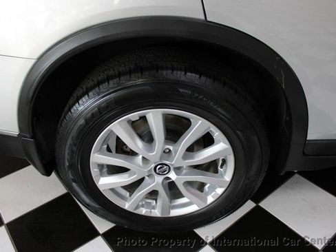 Used 2017 Nissan Rogue SV w/ SV Premium Package image 35