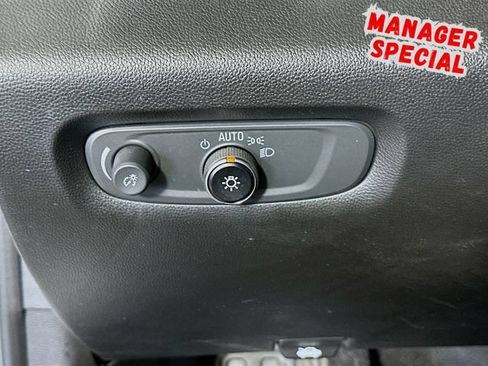 Used 2023 Chevrolet Traverse LT FWD image 11