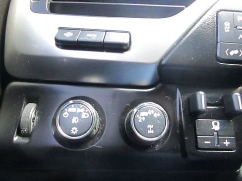 Used 2020 Chevrolet Suburban Premier image 11