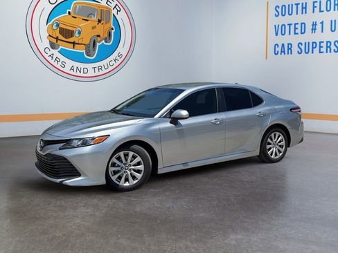 Used 2020 Toyota Camry LE w/ Carpet Mat Package FWD image 2
