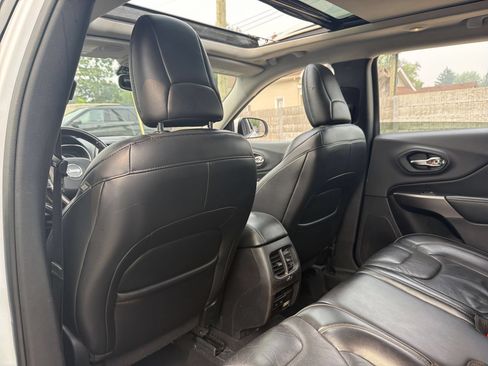 Used 2019 Jeep Cherokee Limited AWD/4WD image 19