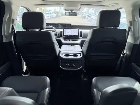 Used 2025 Ford Expedition Active AWD/4WD image 33