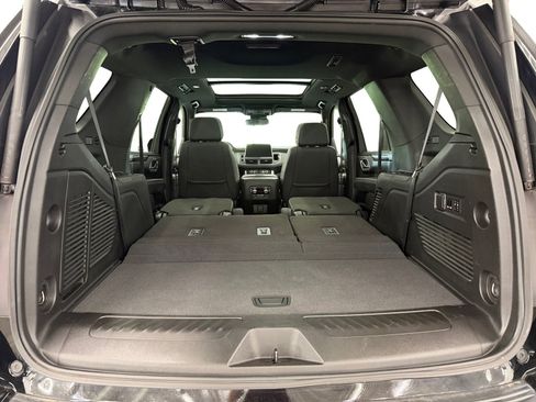 Used 2023 GMC Yukon SLT w/ SLT Premium Package AWD/4WD image 32