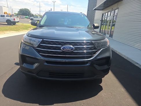 Used 2022 Ford Explorer XLT RWD image 2