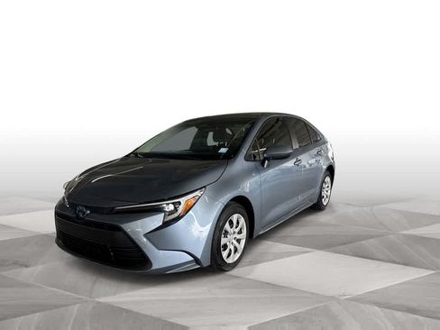 Used 2025 Toyota Corolla LE FWD image 4