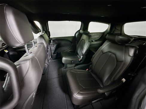 New 2026 Chrysler Pacifica Select image 17
