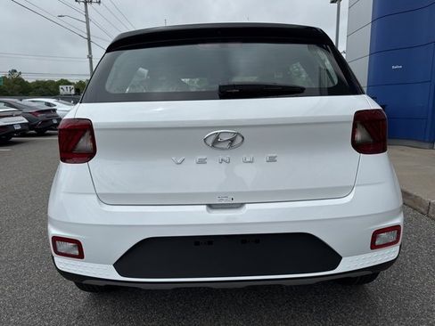 Certified 2025 Hyundai Venue Limited image 8
