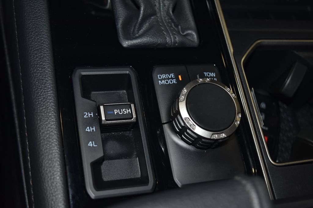 Used 2024 Toyota Tundra Limited AWD/4WD image 18