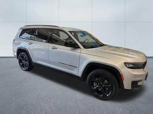 Used 2023 Jeep Grand Cherokee L Laredo image 9