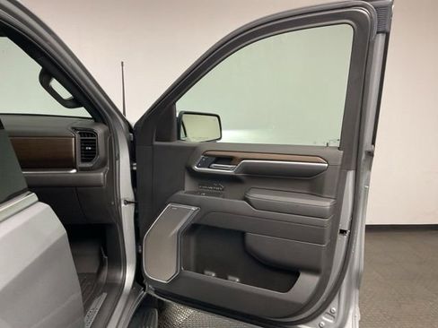 Used 2025 Chevrolet Silverado 1500 High Country w/ Technology Package AWD/4WD image 28