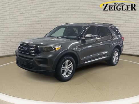 Used 2020 Ford Explorer XLT image 1